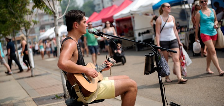 busker at Farmers' market