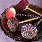 Flavoured cheesecake lollipops