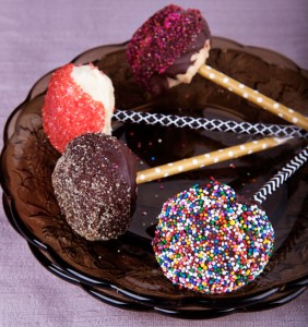 Flavoured cheesecake lollipops