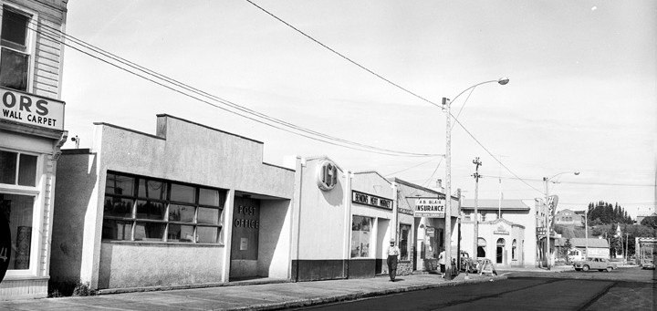 Photo of Perron Street in past